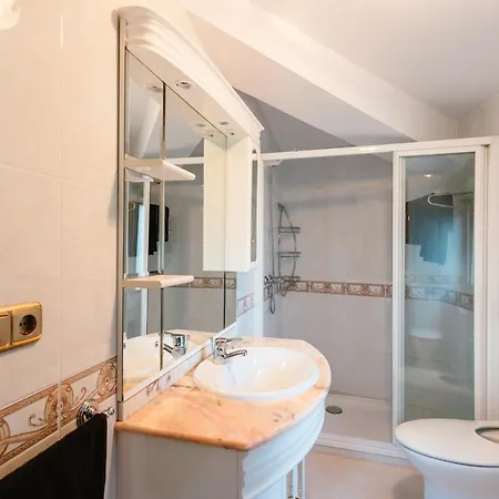 Casa Bella Lalin- 4 Double Bedroom Galician Country Home! Holiday home Lalin